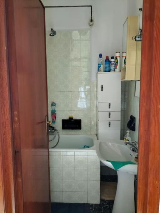 Casa Con Giardino: Varazze Esterno foto