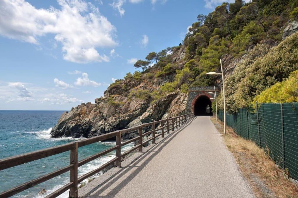 Casa Con Giardino: Varazze Esterno foto